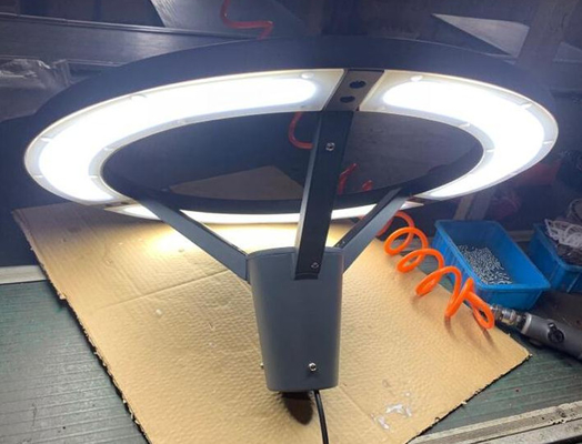 Clôture ronde de polycarbonate résistant UV de la lumière 60W du jardin LED de yard de prise de NEMA