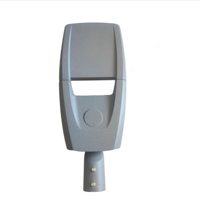 Éclairage extérieur à LED avec protection IP66 et efficacité lumineuse élevée, adapté à différentes hauteurs d'installation