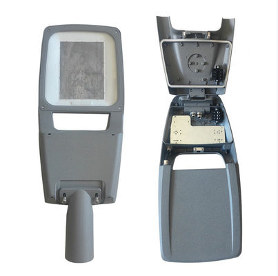 Éclairage extérieur à LED avec protection IP66 et efficacité lumineuse élevée, adapté à différentes hauteurs d'installation