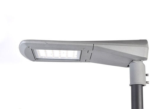Le réverbère en aluminium du noir LED du moulage mécanique sous pression 3000K 120lm/W IK08 IP66 pour la route principale