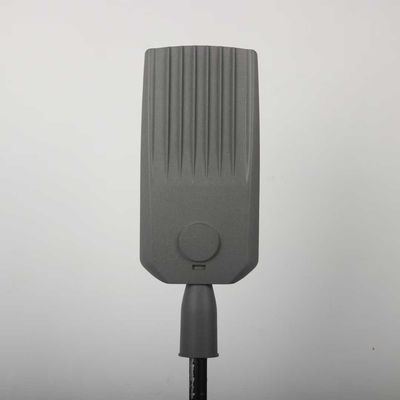 Économies d'énergie des luminaires de rue à LED pour une installation montée sur un poteau à une tension d'entrée AC 100-277V