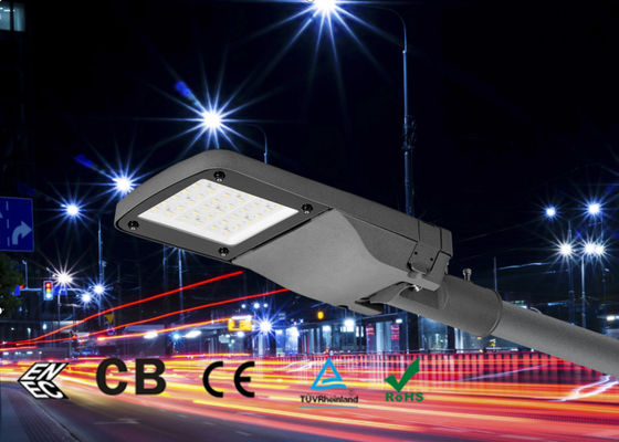 Éclairage de rue LED en aluminium conçu pour une longue durée en extérieur avec un flux lumineux élevé et une protection IP66 IK09 et 5